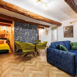 https://au-cur-daix-en-provence.aixenprovencehotels.org